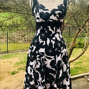 Black/white dress size 4 EUC